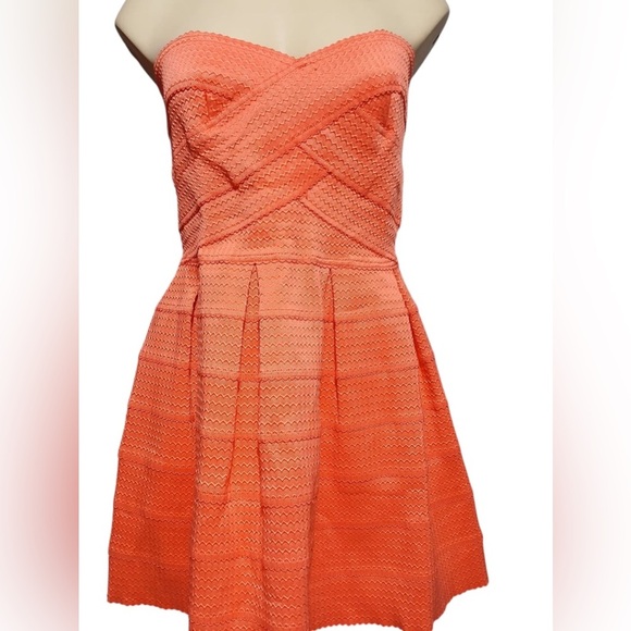Sans Souci Strapless Coral Dress - Picture 11 of 12